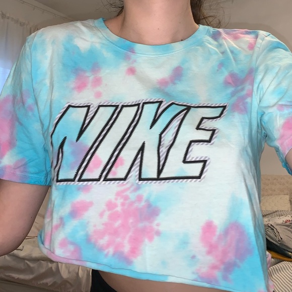 TIE DYED CROPPED NIKE TEE - Picture 2 of 4